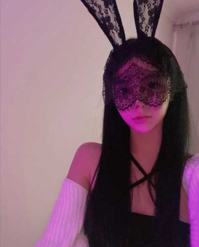 刚下水性感妩媚多姿的小姐姐